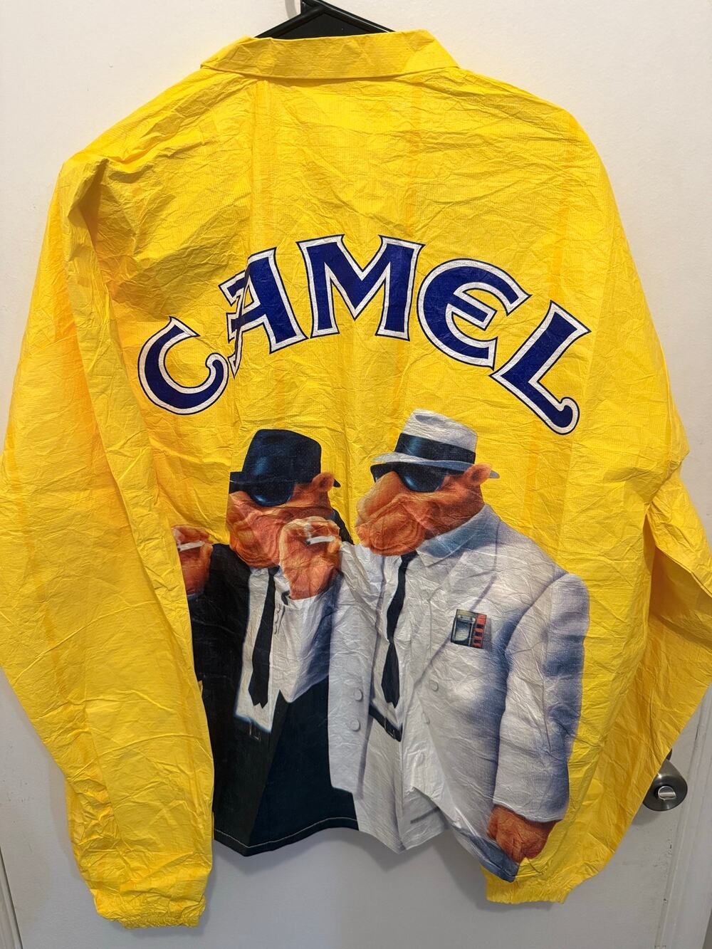 112. Vintage 1992 Joe Camel Tyvek Jacket XL Yellow Cigarette Promo Windbreaker